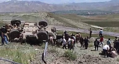 Van'da askeri araç devrildi, 4 asker yaralandı