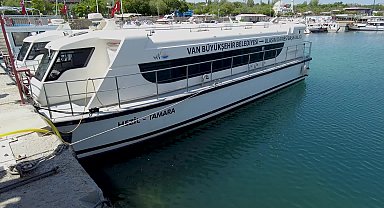 Van’da deniz otobüsleri dört yıl aradan sonra yeniden sefere başladı