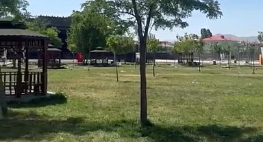 Van'da festival alanında çöpler ortada kaldı. Van Büyükşehir Belediyesi, organizasyon firmasına tepki gösterdi