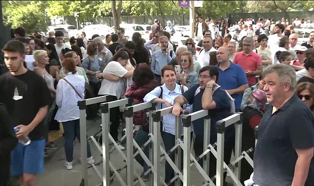 YKS'nin ilk oturumu başladı... TYT'de 3 milyon 120 bin 878 aday ter döküyor
