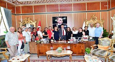 Yunusemre Belediye Başkanı Balaban vatandaşlarla bayramlaştı 