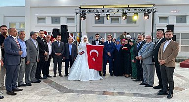 Yunusemre Belediyesi, şehit kardeşinin mutlu gününe ev sahipliği yaptı
