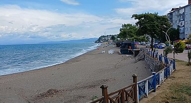 Akçakoca'da meteorolojinin uyarısı sonrası sahiller boşaldı