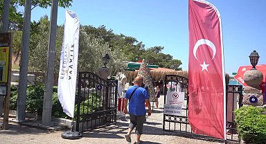 Ayvalık Belediyesinden farkındalık etkinliği... Plajlardan toplanan çakmaklardan 