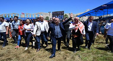 Başkan Böcek Alanya Gökbel Yağlı Pehlivan Güreşleri’nde