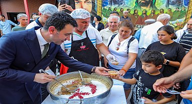Bayraklı'da dört noktada 4 bin kişiye aşure dağıtıldı