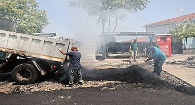 Belediye ekipleri, etkili olan yağışın ardından Konak'ta çalışmalarını sürdürüyor