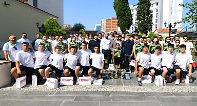 Bornova Belediye Başkanı Eşki şampiyonları ağırladı