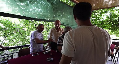 Buca Belediye Başkanı Görkem Duman, sokağın nabzını tutuyor