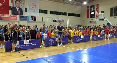Burhaniye'deki Yaz Spor Okulları'na bin 200 çocuk katılıyor