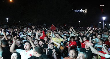 Çankaya Belediye Başkanı Güner, çeyrek final maçını Başkentlilerle izledi