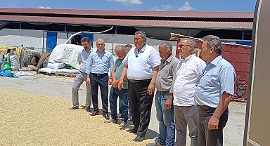 CHP'li Gürer'e konuşan arpa üreticisi Dündar: ''Hep çiftçinin sırtına vuruyorlar''