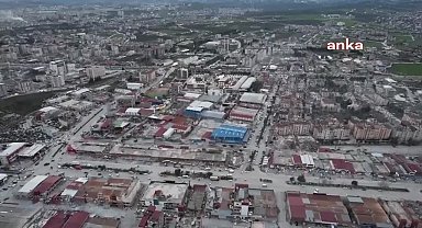 Depremde eşini ve oğlunu kaybeden yurttaş, dönemin Hatay Valisi Rahmi Doğan hakkında suç duyurusunda bulundu