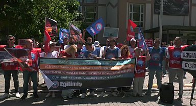Eğitim-İş’ten İstanbul İl Milli Eğitim Müdürlüğü önünde Öğretmenlik Mesleği Kanun teklifine karşı siyah çelenkli protesto
