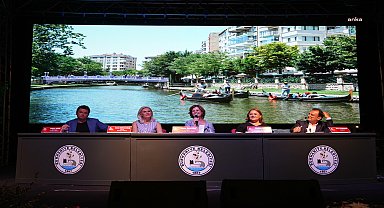 Eskişehir Büyükşehir Belediye Başkanı Ünlüce, Burhaniye'de “Yerelden İktidara” söyleşisinde konuştu