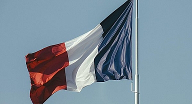 Fransa yarın sandık başında, anketlerde aşırı sağ önde...