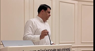 Gaziantep Büyükşehir Belediye Meclisi'nde, CHP’li Şehitkamil Belediyesi'nde süresi dolduğu için çıkarılan işçiler eylem yaptı. Başkan Yılmaz duruma tepki gösterdi