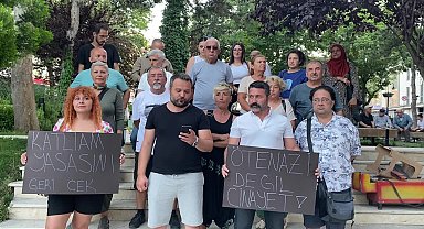 Hayvanseverler, Bilecik’te sokak hayvanlarına ilişkin kanun teklifini protesto etti