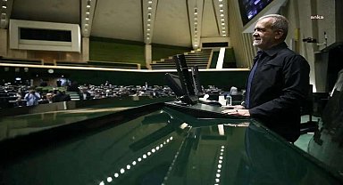 İran’ın reformcu Cumhurbaşkanı Pezeşkiyan, parlamentodaki yemin töreniyle görevine resmen başladı