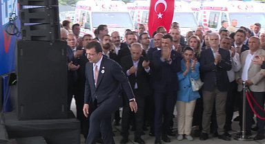 İstanbul İtfaiyesi'nin yeni araçlarını tanıtan İmamoğlu: “2 bin 300 itfaiye erinin alınmaması meselesini şikayet ediyorum