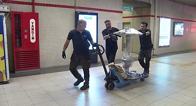 İzmir Büyükşehir Belediyesi’nden Üçyol Metro İstasyonu’nun yürüyen merdivenlerinde bakım çalışması 