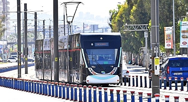 İzmir'de 15 Temmuz'da toplu ulaşım yüzde 50 indirimli
