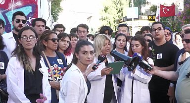 İzmir'de elektrik akımına kapılarak hayatını kaybeden Özge Ceren Deniz, arkadaşları tarafından anıldı