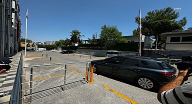 İzmir'de iki kişinin öldüğü olayla ilgili başlatılan soruşturma kapsamında 18 kişi gözaltına alındı, 11 kişi aranıyor