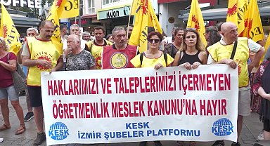 İzmir'de KESK üyelerinden eylem yapan öğretmenlere destek