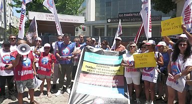 İzmir'de Öğretmenlik Mesleği Kanun Teklifi’ne karşı ‘siyah çelenkli’ protesto