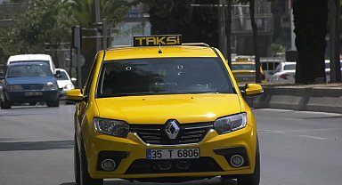 İzmir’de taksicilerden taksimetre tepkisi: “Yukarı doğru gitmeye çalışırken 20 sene geriye atıyorlar”
