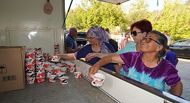 İzmir Güzelbahçe'de Muharrem ayı nedeniyle aşure etkinliği düzenledi
