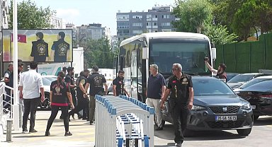 İZSU Genel Müdürü ve GDZ Elektrik Dağıtım Genel Müdürü'nün aralarında bulunduğu 10 şüpheli adliyeye sevk edildi