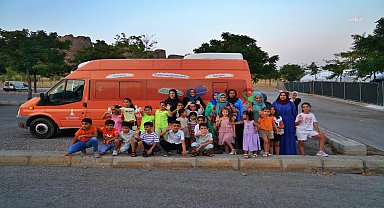 Kadifekaleli çocuklar “Efsane Dinozorlar” gösterisini izledi