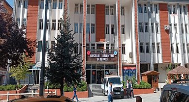 Kayyumla yönetilen Hakkari Belediyesi'ne DEM Partili Meclis üyelerinin girişi engellendi