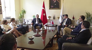 Lefkoşa Belediye Başkanı Harmancı, İzmir Büyükşehir Belediye Başkanı Tugay'ı ziyaret etti