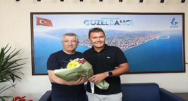 Manş Denizi'ni geçmek için hazırlıklarını sürdüren otizmli ultra maraton yüzücüsü Tuna Tunca, Güzelbahçe Belediye Başkanı Günay'ı ziyaret etti