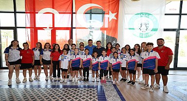 Muğla Büyükşehir Belediye Başkanı Aras, başarılı okçularla bir araya geldi