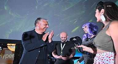 Muratpaşa Belediye Başkanı Uysal, robot Desdemona’yla konuştu