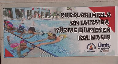 Muratpaşa Belediyesi'nin ücretsiz yüzme kursları devam ediyor