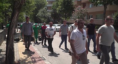 Osmangazi Belediyesi ekipleri ve vatandaşlar ilçeyi birlikte temizliyor