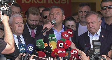Özgür Özel, Bursa'da... “Belediyecilikte tarih yazmaya devam ediyoruz. Türkiye’nin makus talihini değiştirmeye, Atatürk’ün partisini iktidar yapmaya yürüyoruz”