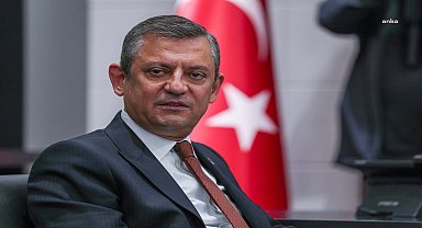 Özgür Özel'den annesi vefat eden Saadet Partisi Genel Başkanı Temel Karamollaoğlu’na başsağlığı mesajı