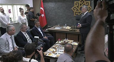 Özgür Özel'den Karesir Belediyesi'ne ziyaret: