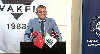 Özgür Özel: “İsmet Paşa gerektiğinde düşmanlarıyla bile masaya oturup müzakere etmeyi ve sonuç alarak masadan kalkmayı bilmiştir”