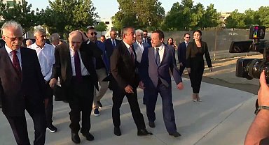 Özgür Özel, KKTC'de Rauf Denktaş'ın kabrini ziyaret etti...