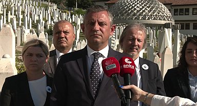 Özgür Özel, Saraybosna'da Aliya İzzetbegoviç'in mezarını ziyaret etti... 