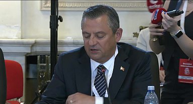 Özgür Özel, Sosyalist Enternasyonal toplantısında konuştu: ''Türkiye’nin AB tam üyelik hedefinin kağıt üstünde bırakılmasını kabul edemeyiz''