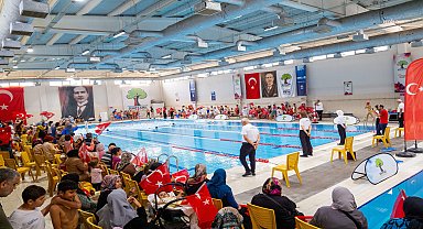 Şehitkamil Belediyesi’nin yüzme şenliğinde 112 sporcu kulaç attı 