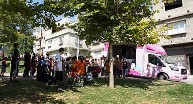 Şehitkamil’de “Dondurma Karavanı” her gün farklı mahallede çocuklarla buluşuyor